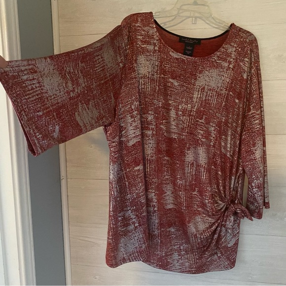 Isabel Hayley Women's Top Stretch Red Metallic Silver Bow Sz 3X Plus Size - Picture 3 of 6